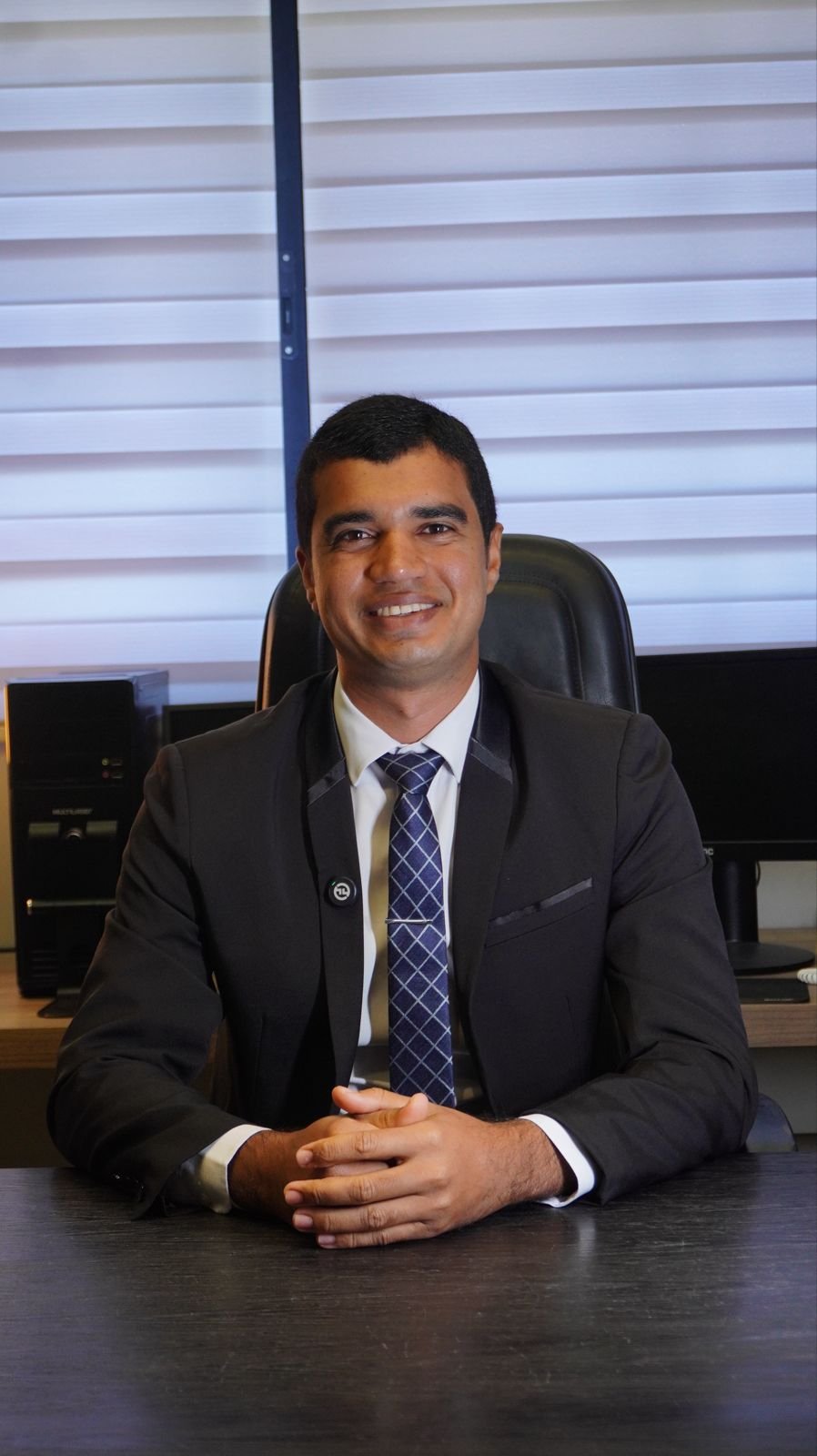 Dr. Carlos Raphael